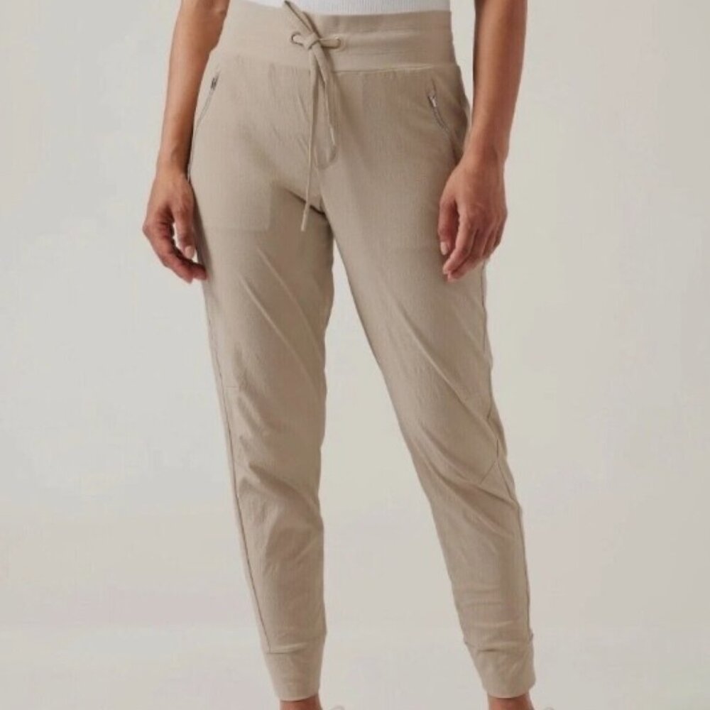 Athleta Trekkie Jogger, Bone/Ecru, Size 4, NWOT